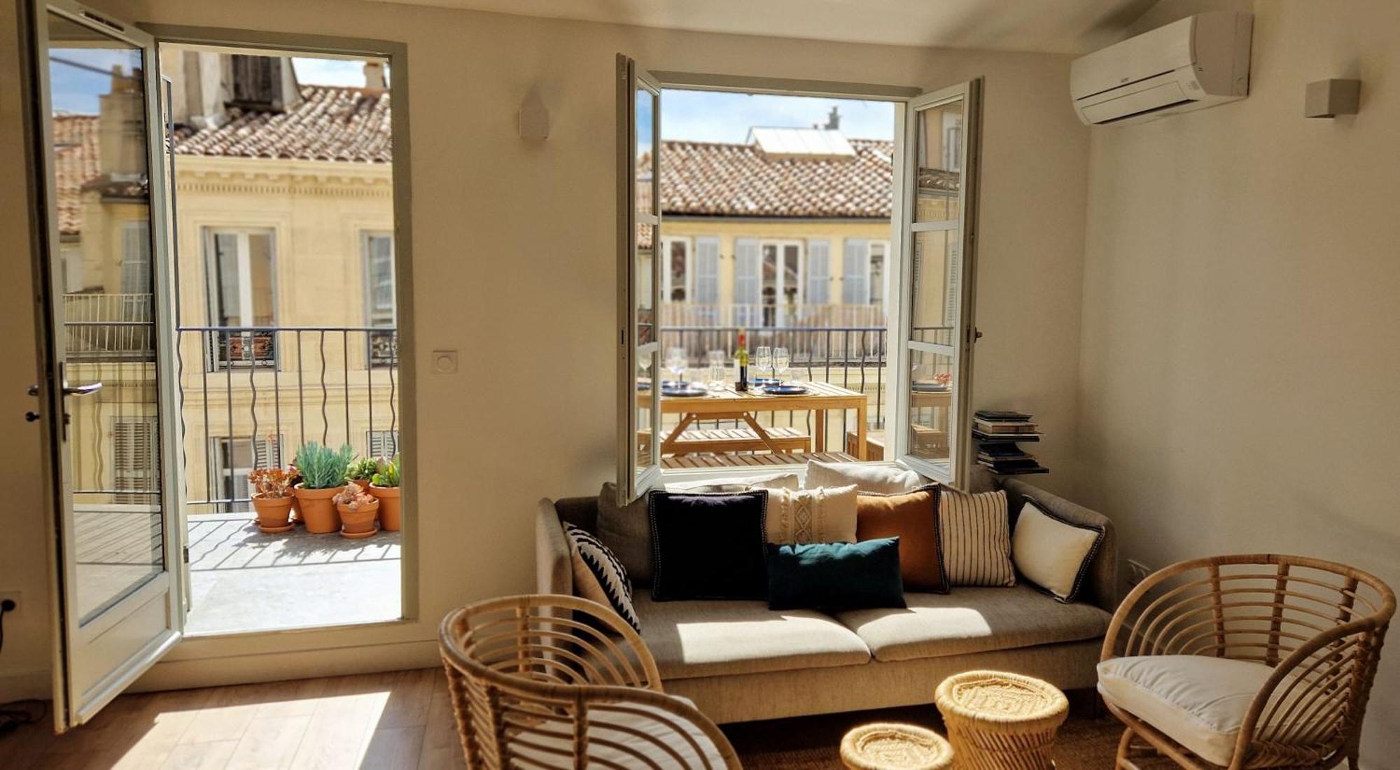 Appartement Terrasse - Hyper Centre - 2 - Parking Gratuit - Calme & Lumineux - Arrivee Autonome